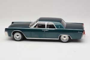 Lincoln Continental Verde Escuro Metálico Matrix Reloaded & Revolutions KK-Scale 1:18 KKDC181481 Metal - imagem 3 de 6
