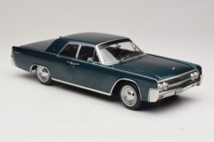 Lincoln Continental Verde Escuro Metálico Matrix Reloaded & Revolutions KK-Scale 1:18 KKDC181481 Metal - imagem 4 de 6