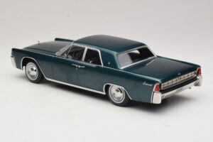 Lincoln Continental Verde Escuro Metálico Matrix Reloaded & Revolutions KK-Scale 1:18 KKDC181481 Metal - imagem 5 de 6
