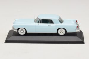 Lincoln Continental Mark II Azul Claro Minichamps 1:43 Lincoln Continental Mark II Azul Claro Minichamps 1:43 400082304 Metal