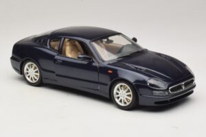Maserati 3200 GT Azul Bburago 1:18 3371-P1 Metal - imagem 6 de 8