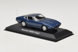 Maserati Ghibli Azul Metálico Maxichamps 1:43 940123321 Metal - imagem 3 de 5