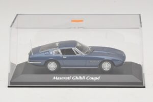 Maserati Ghibli Azul Metálico Maxichamps 1:43 940123321 Metal - imagem 4 de 5
