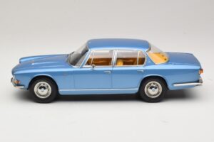 Maserati Quattroporte I Azul Claro Metálico KK-Scale 1:18 KKDC181514 Metal - imagem 3 de 6