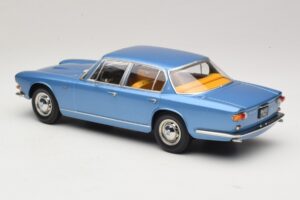 Maserati Quattroporte I Azul Claro Metálico KK-Scale 1:18 KKDC181514 Metal - imagem 5 de 6