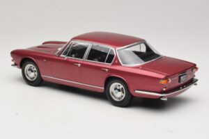 Maserati Quattroporte I Vermelho Metálico KK-Scale 1:18 KKDC181512 Metal - imagem 5 de 6