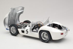 Maserati Tipo 61 #5 Camoradi S. Moss / D. Gurney 1000km Nurburgring Winner 1960 Minichamps 1:12 120601205 Metal - imagem 5 de 8