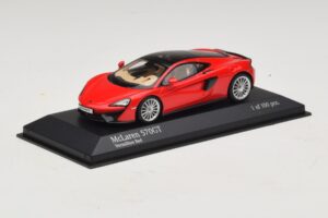 McLaren 570GT Vermillion Red Minichamps 1:43 537154522 Diecast - imagem 2 de 5