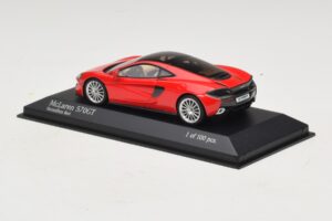 McLaren 570GT Vermillion Red Minichamps 1:43 537154522 Diecast - imagem 3 de 5