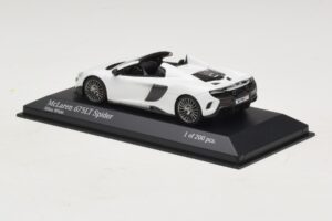 McLaren 675LT Spider Silica White Minichamps 1:43 537154432 Diecast - imagem 3 de 5