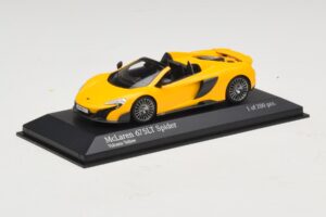 McLaren 675LT Spider Volcano Yellow Minichamps 1:43 537154430 Diecast - imagem 2 de 5