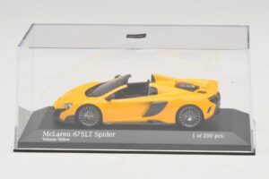 McLaren 675LT Spider Volcano Yellow Minichamps 1:43 537154430 Diecast - imagem 4 de 5