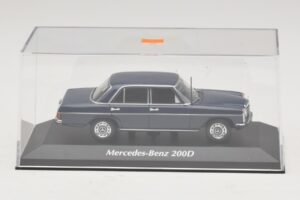 Mercedes 200D W115 Azul Maxichamps 1:43 940034000 Diecast - imagem 4 de 5