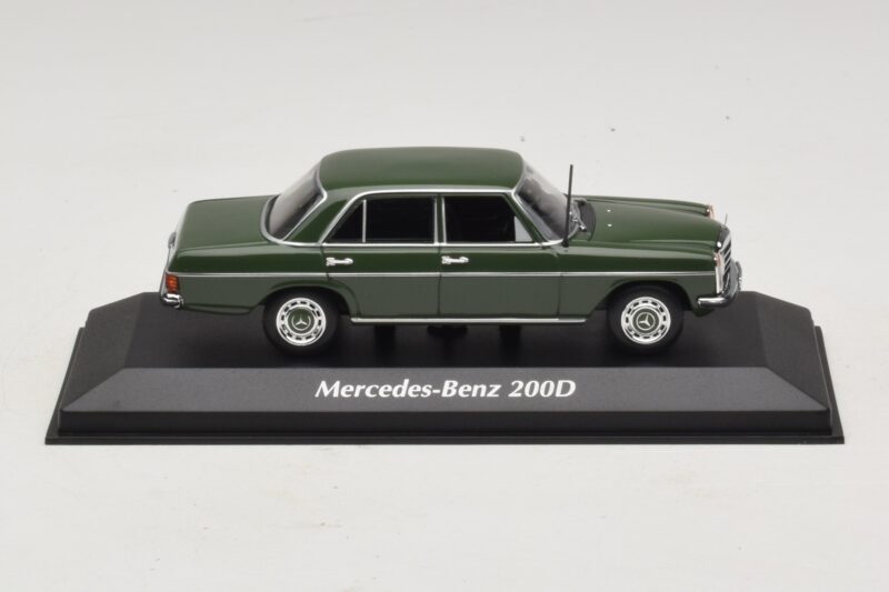 Mercedes 200D W115 Verde Escuro Maxichamps 1:43 940034001 Diecast