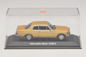 Mercedes 230 CE C123 Dourado Metálico Maxichamps 1:43 940032220 Metal - imagem 4 de 5