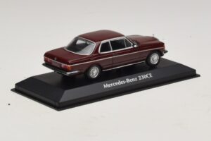 Mercedes 230 CE C123 Vermelho Maxichamps 1:43 940032221 Metal - imagem 2 de 5