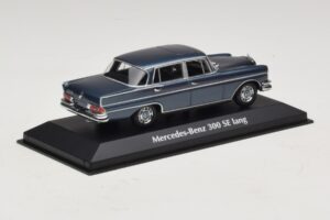 Mercedes 300 SE W112 Lang Azul Metálico Maxichamps 1:43 940035200 Metal - imagem 2 de 5