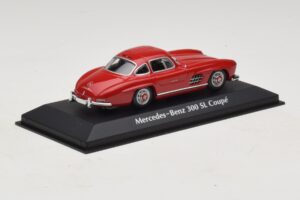 Mercedes 300 SL W198 Vermelho Maxichamps 1:43 940039001 Metal - imagem 2 de 5