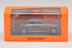 Mercedes 300 W186 Vermelho Escuro Maxichamps 1:43 940039060 Metal - imagem 5 de 5