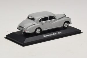 Mercedes 300 W186 Cinzento Maxichamps 1:43 940039061 Metal - imagem 2 de 5
