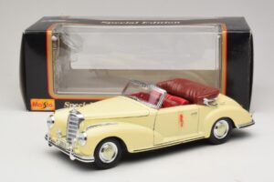 Mercedes 300S Creme Maisto 1:18 31806 Metal - imagem 8 de 8
