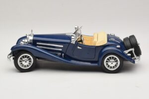 Mercedes 500K Roadster Azul Bburago 1:20 3070 Metal - imagem 4 de 8