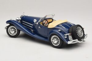 Mercedes 500K Roadster Azul Bburago 1:20 3070 Metal - imagem 7 de 8
