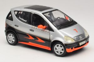 Mercedes A-Class W168 D. Coulthard Prateado Maisto 1:18 35841 Metal - imagem 6 de 8