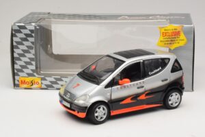 Mercedes A-Class W168 D. Coulthard Prateado Maisto 1:18 35841 Metal - imagem 8 de 8