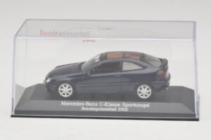 Mercedes C-Class Sportscoupe CL203 Blue Metallic Bundespressball Minichamps 1:43 MB010 Metal - imagem 4 de 5