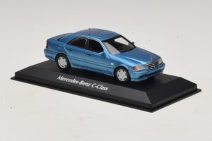 Mercedes C-Class W202 Azul Metálico Maxichamps 1:43 940037060 Metal - imagem 3 de 5