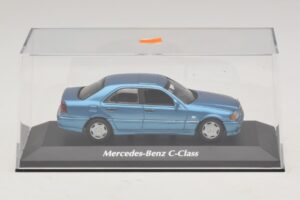 Mercedes C-Class W202 Azul Metálico Maxichamps 1:43 940037060 Metal - imagem 4 de 5