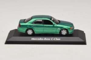 Mercedes C-Class W202 Verde Metálico Maxichamps 1:43 940037061 Metal