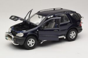 Mercedes ML320 W163 Azul Maisto 1:18 31847 Metal - imagem 2 de 8