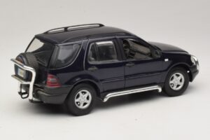 Mercedes ML320 W163 Azul Maisto 1:18 31847 Metal - imagem 3 de 8