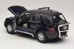 Mercedes ML320 W163 Azul Maisto 1:18 31847 Metal - imagem 5 de 8