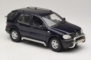 Mercedes ML320 W163 Azul Maisto 1:18 31847 Metal - imagem 6 de 8