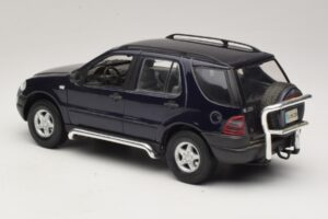 Mercedes ML320 W163 Azul Maisto 1:18 31847 Metal - imagem 7 de 8