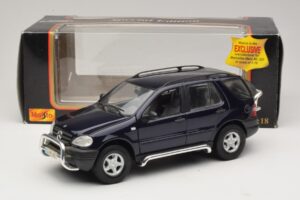 Mercedes ML320 W163 Azul Maisto 1:18 31847 Metal - imagem 8 de 8