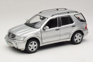 Mercedes ML55 AMG W163 Prateado Maisto 1:18 31876-P1 Metal