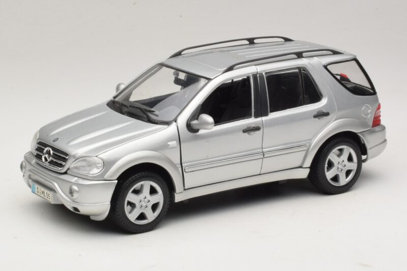 Mercedes ML55 AMG W163 Prateado Maisto 1:18 31876-P1 Metal