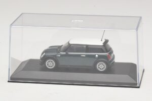 Mini Cooper One R50 Aero Green Com Tejadilho Branco Minichamps 1:43 MINI011 Metal - imagem 4 de 5