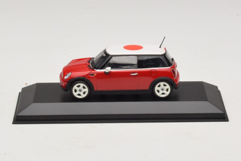 Mini Cooper One R50 Vermelho Com Bandeira Japonesa Minichamps 1:43 MINI034 Metal