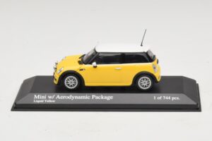 Mini Cooper One R50 com Pacote Aero Amarelo Minichamps 1:43 431138274 Metal