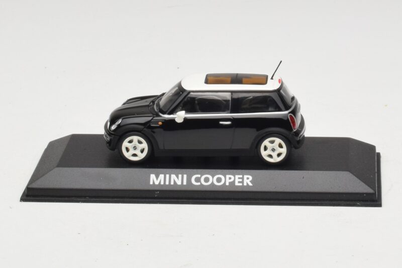 Mini Cooper S R53 Preto Com Teto Panorâmico Minichamps 1:43 Mini Cooper S R53 Preto Com Teto Panorâmico Minichamps 1:43 MINI022 Metal