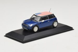 Mini Cooper S R53 Azul Com Bandeira Americana Minichamps 1:43 MINI014 Metal - imagem 2 de 5