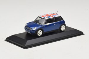 Mini Cooper S R53 Azul Com Bandeira Britânica Minichamps 1:43 MINI026 Metal - imagem 2 de 4