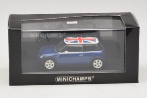 Mini Cooper S R53 Azul Com Bandeira Britânica Minichamps 1:43 MINI026 Metal - imagem 4 de 4
