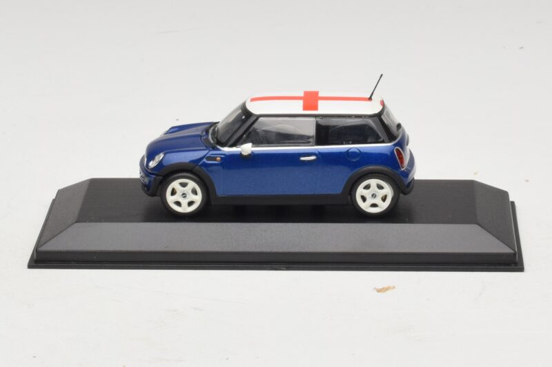 Mini Cooper S R53 Azul Com Bandeira Inglesa Minichamps 1:43 Mini Cooper S R53 Azul Com Bandeira Inglesa Minichamps 1:43 MINI012 Metal