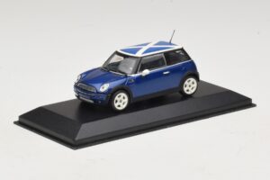 Mini Cooper S R53 Azul Com Bandeira Escocesa Minichamps 1:43 MINI016 Metal - imagem 2 de 5